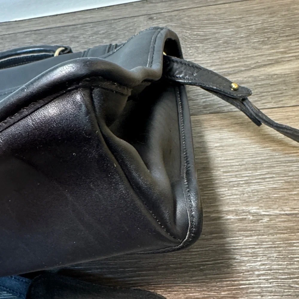Vintage Black Leather Men's messenger Bag made in the USA 🇺🇸
